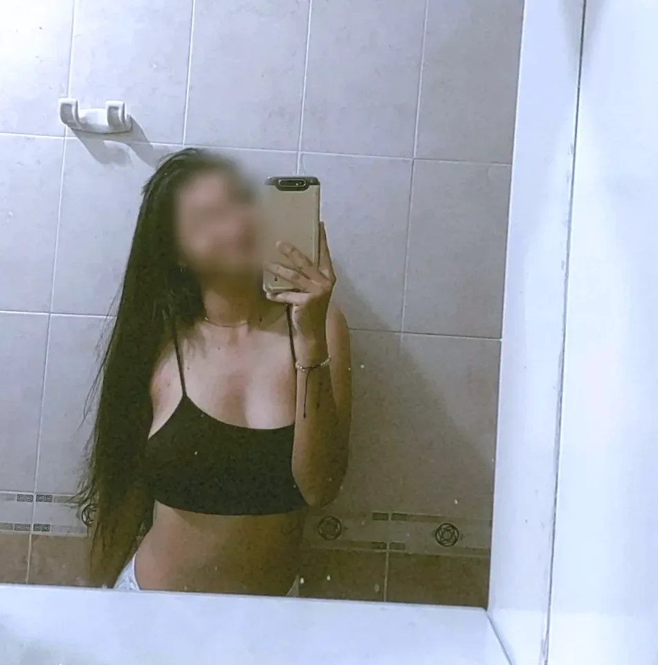 Amira, 22