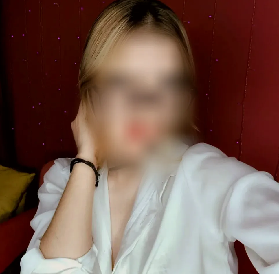 Nora, 22